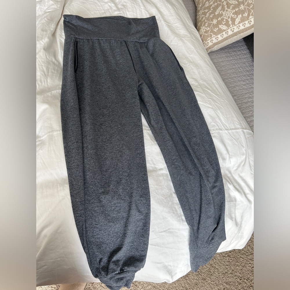 Great Aerie joggers, size medium, good condition